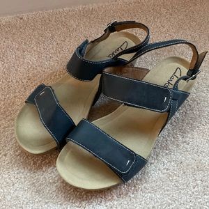 New Navy Clarks wedge sandals Size 8 Wide